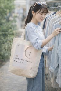 トートバッグ　イメージ女性